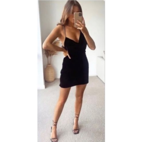 NEW ZARA Blogger Black Velvet Asymmetric Chain Velvet Dress - Picture 2 of 9